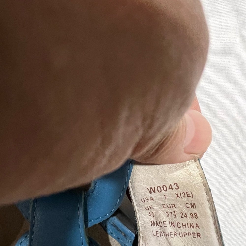 Propet brand - Picture 2 of 5